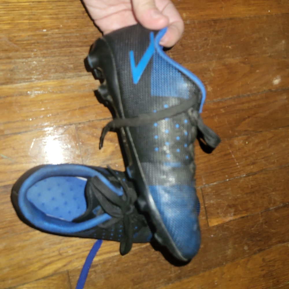 Kids soccer cleats